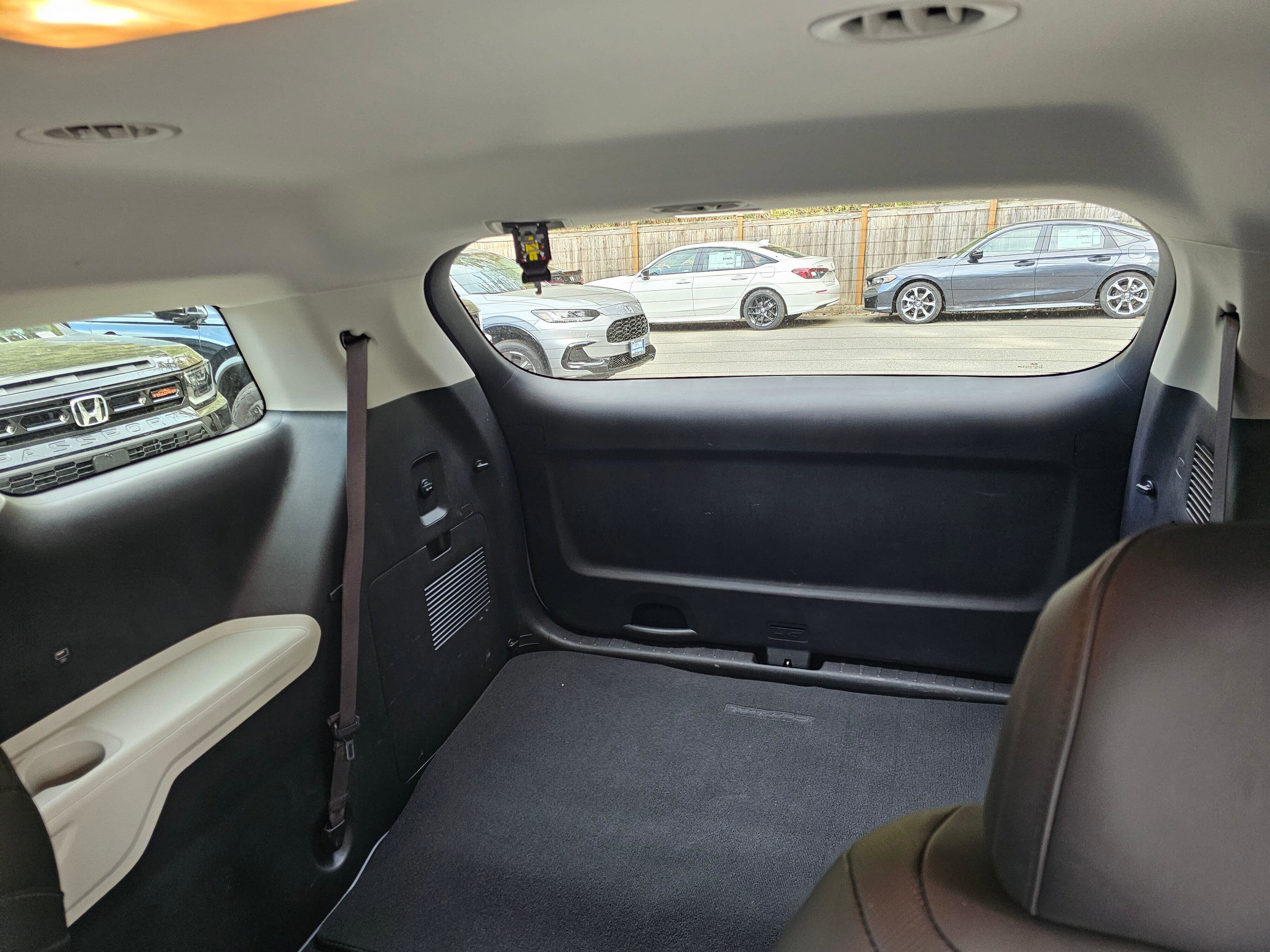 Used 2022 Kia Carnival LX FWD image 18