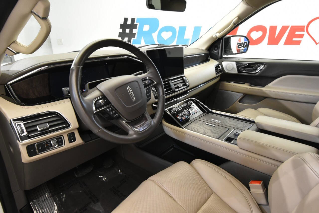 Used 2022 Lincoln Navigator Reserve image 12