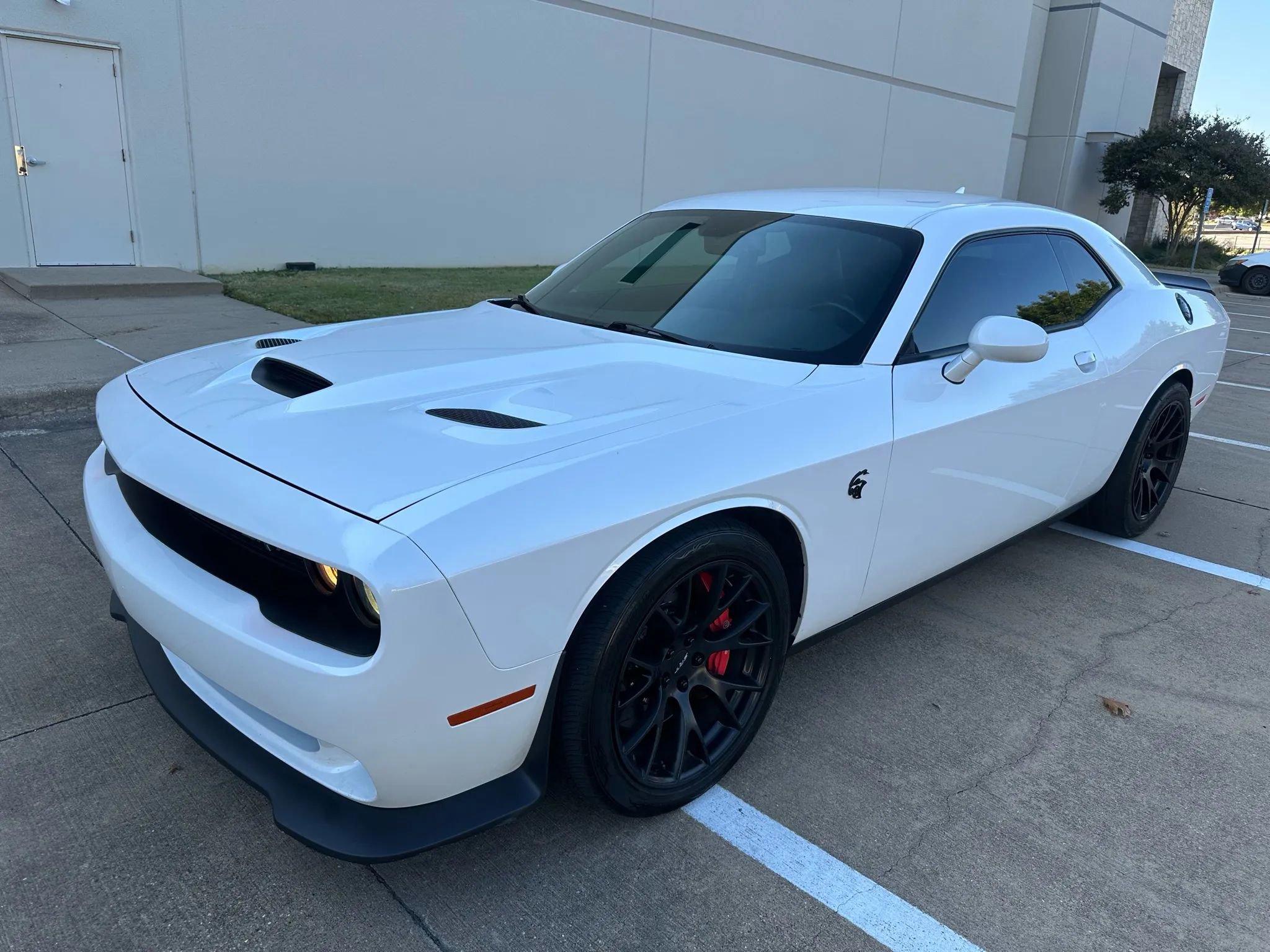 Used 2016 Dodge Challenger SRT Hellcat image 1