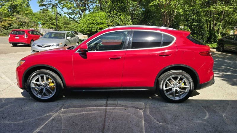 Used 2019 Alfa Romeo Stelvio Ti AWD/4WD image 2