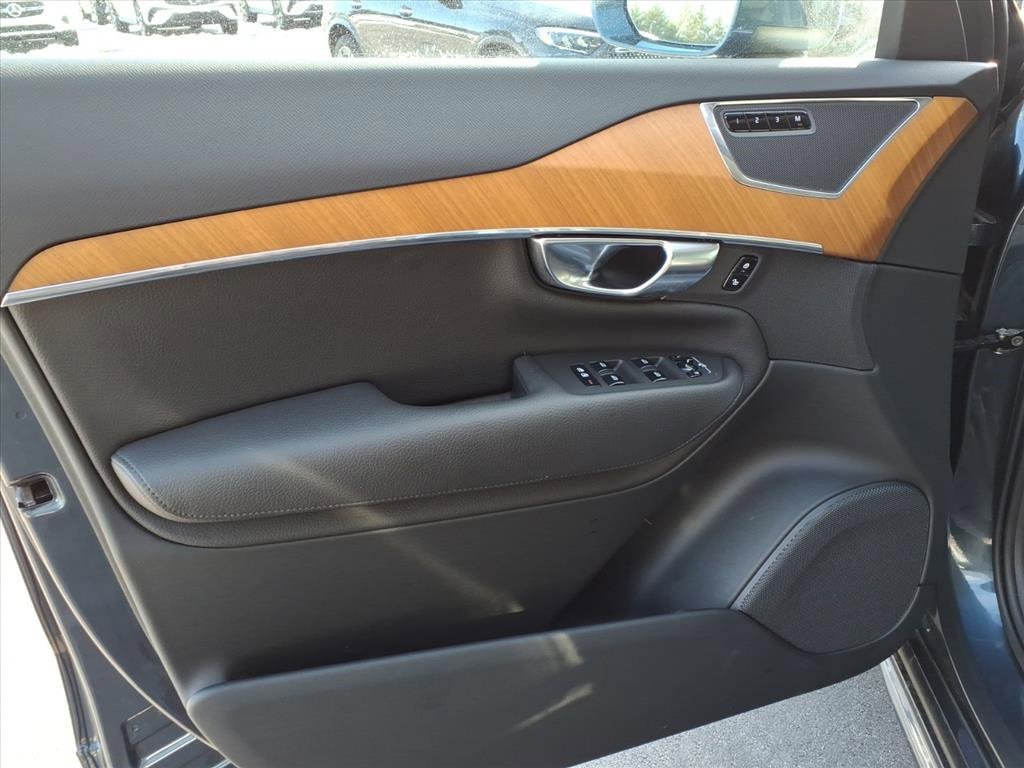 Used 2022 Volvo XC90 T6 Momentum w/ Advanced Package image 11
