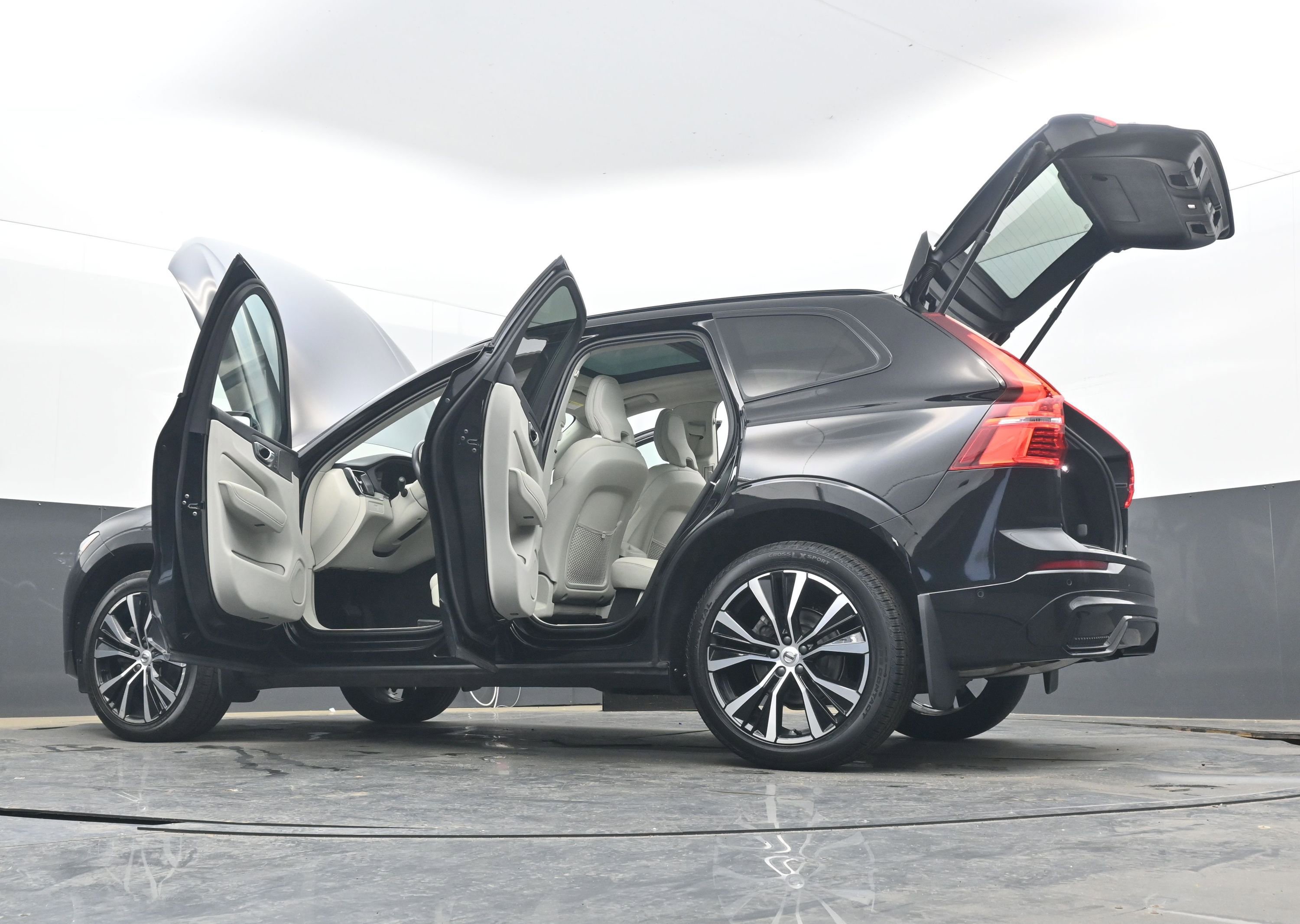 Used 2023 Volvo XC60 B5 Plus w/ Climate Package image 41