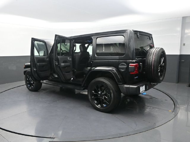 Used 2023 Jeep Wrangler Unlimited Sahara w/ Cold Weather Group AWD/4WD image 36