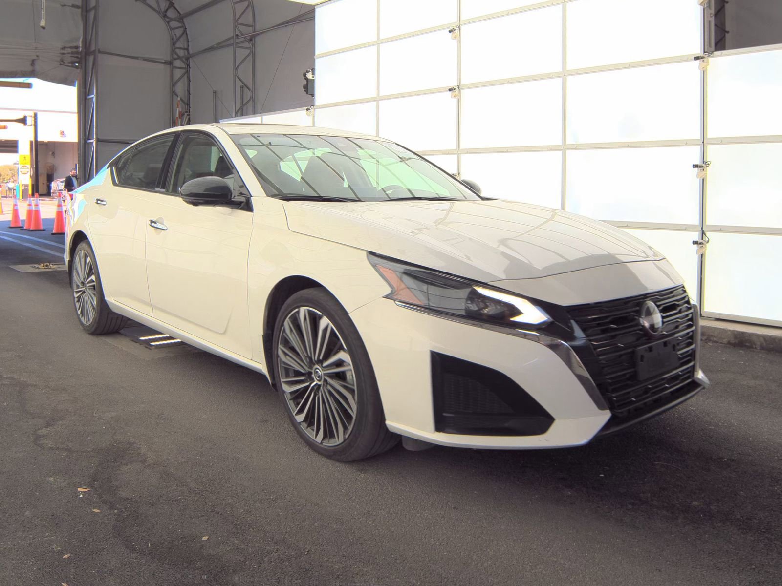 Used 2024 Nissan Altima 2.5 SL image 2