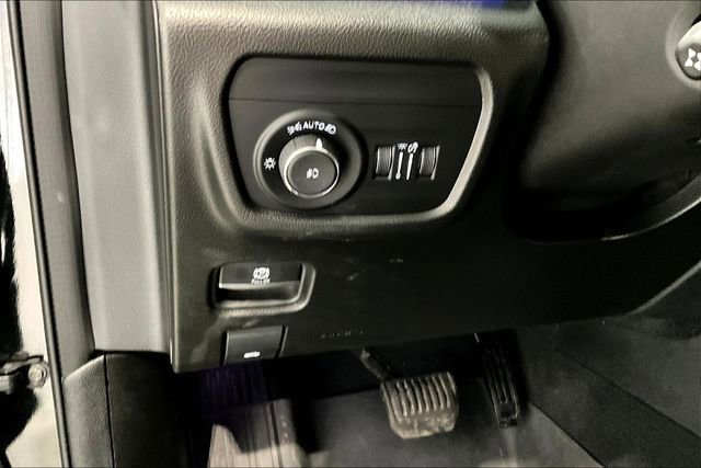 Used 2023 Jeep Grand Cherokee Summit w/ Luxury Tech Group V image 39