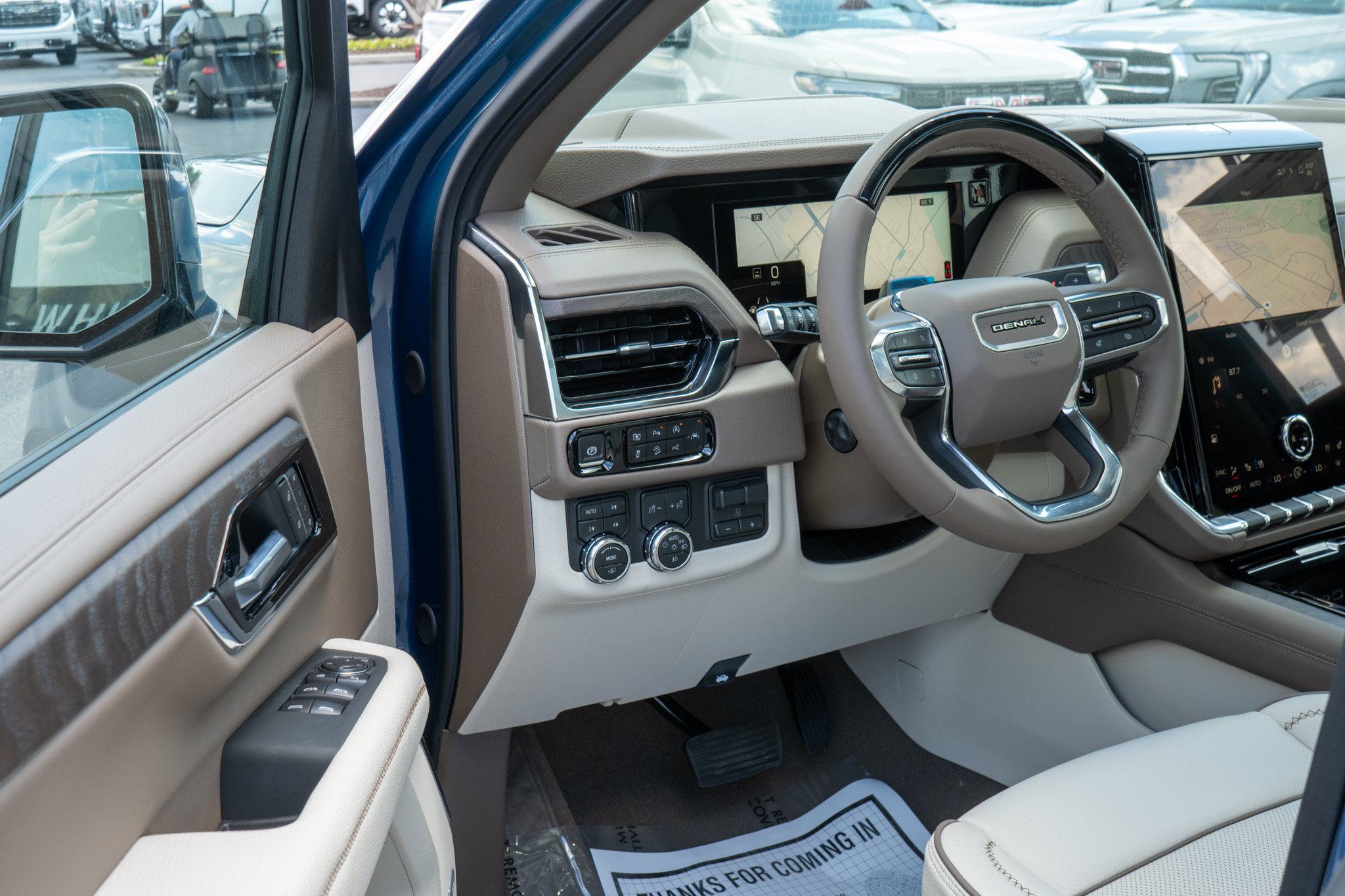New 2026 GMC Yukon Denali w/ Denali Reserve Package AWD/4WD image 12