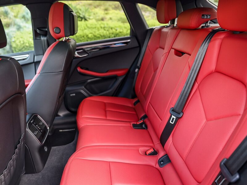 Used 2021 Porsche Macan S image 23