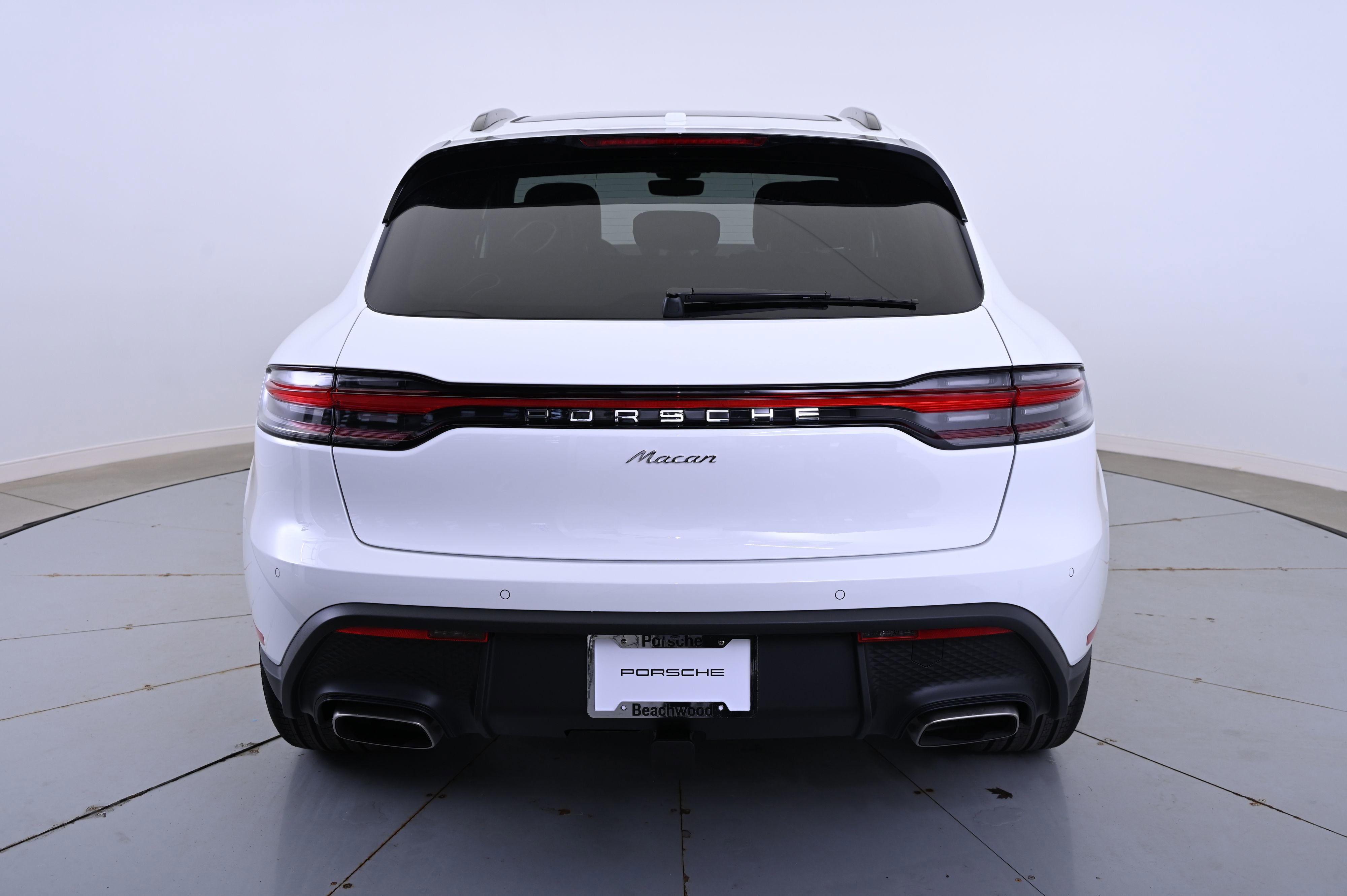 Certified 2025 Porsche Macan image 6