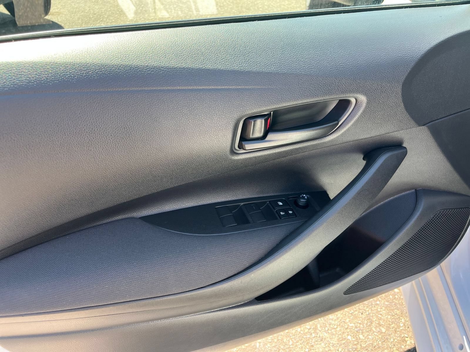 Used 2025 Toyota Corolla LE FWD image 18