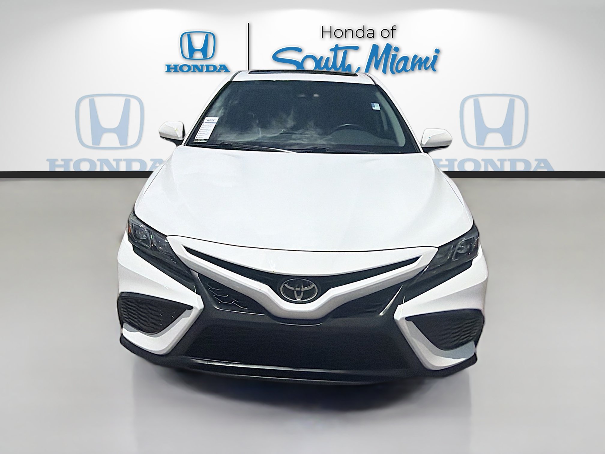 Used 2022 Toyota Camry SE w/ Convenience Package FWD image 2