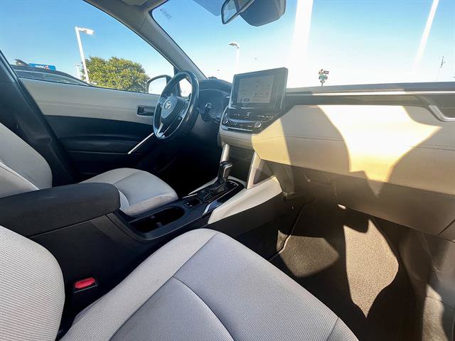 Used 2023 Toyota Corolla Cross LE FWD image 17