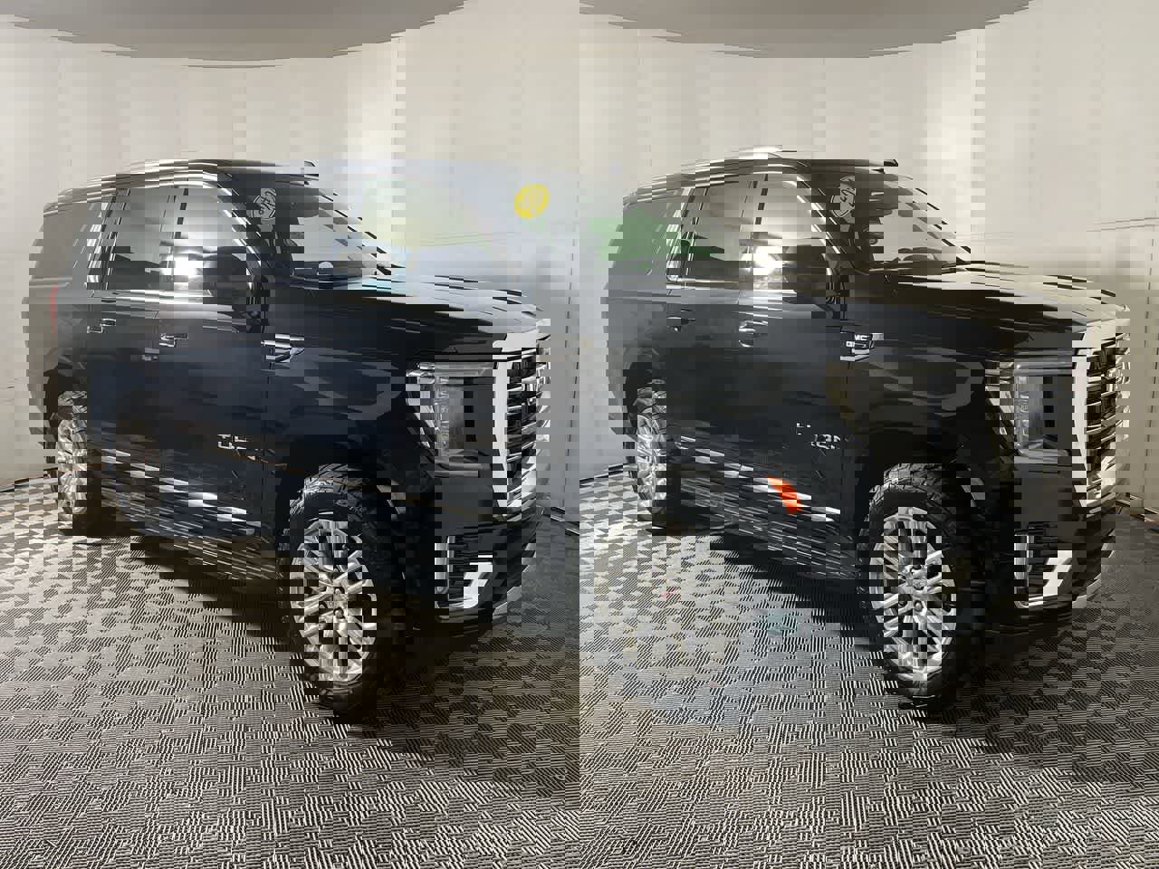 Used 2024 GMC Yukon XL SLT image 2