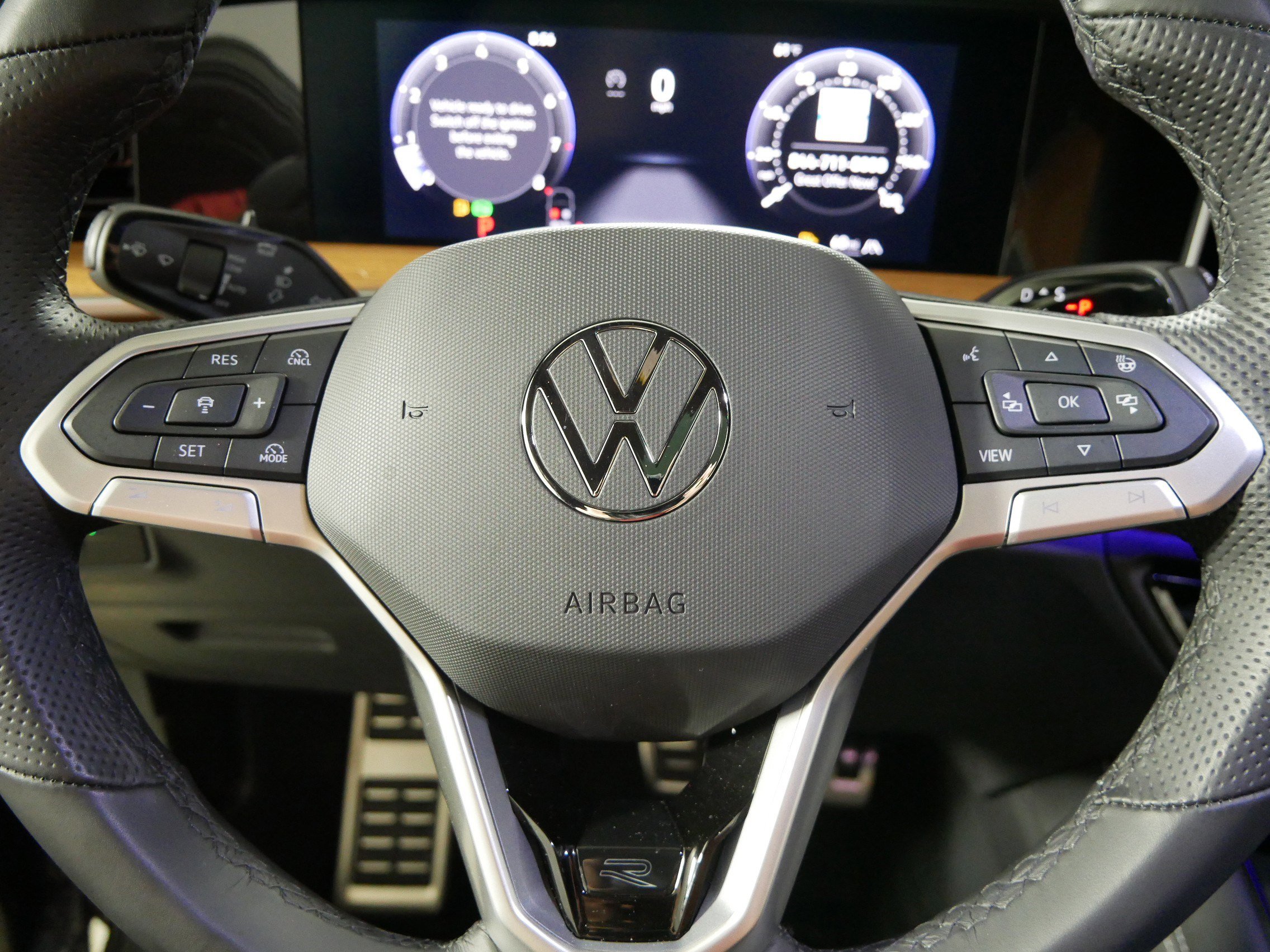 Used 2026 Volkswagen Tiguan SEL R-Line AWD/4WD image 25