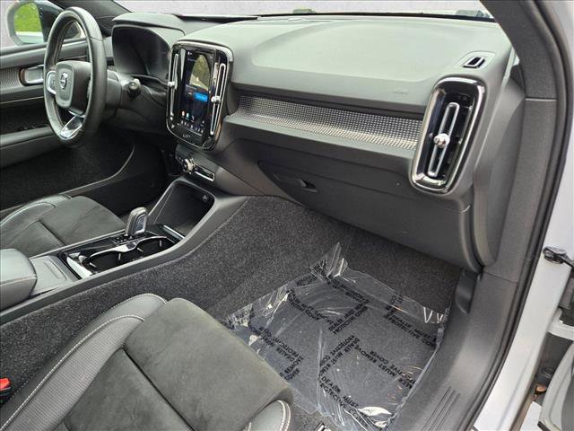 Used 2021 Volvo XC40 P8 Recharge w/ Advanced Package image 21