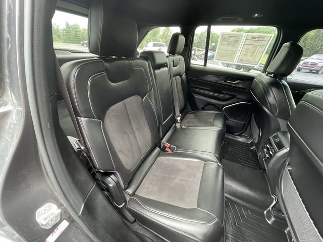 Used 2022 Jeep Grand Cherokee Altitude AWD/4WD image 26