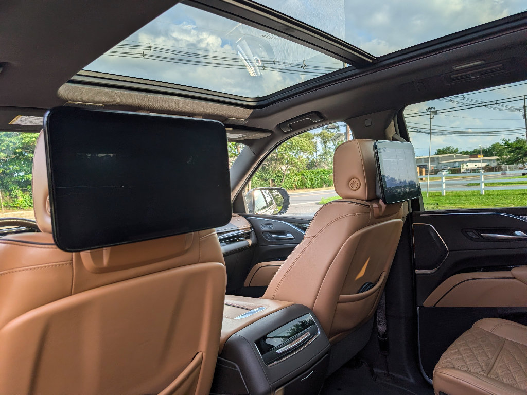 Used 2021 Cadillac Escalade Premium Luxury w/ LPO, Radiant Package AWD/4WD image 20