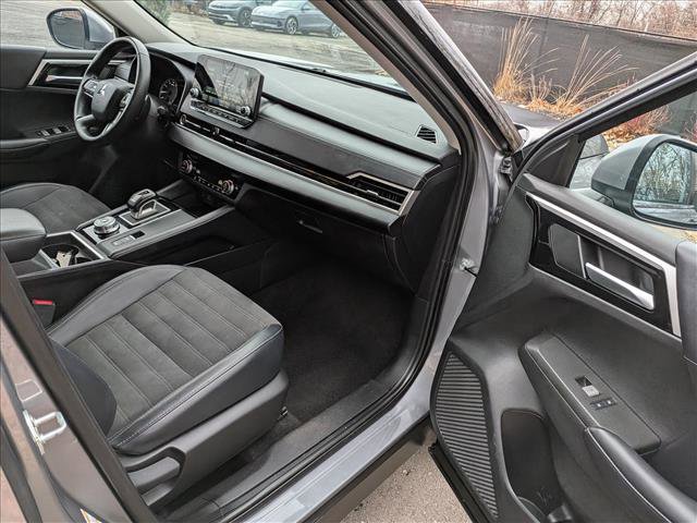 Used 2024 Mitsubishi Outlander SE image 11