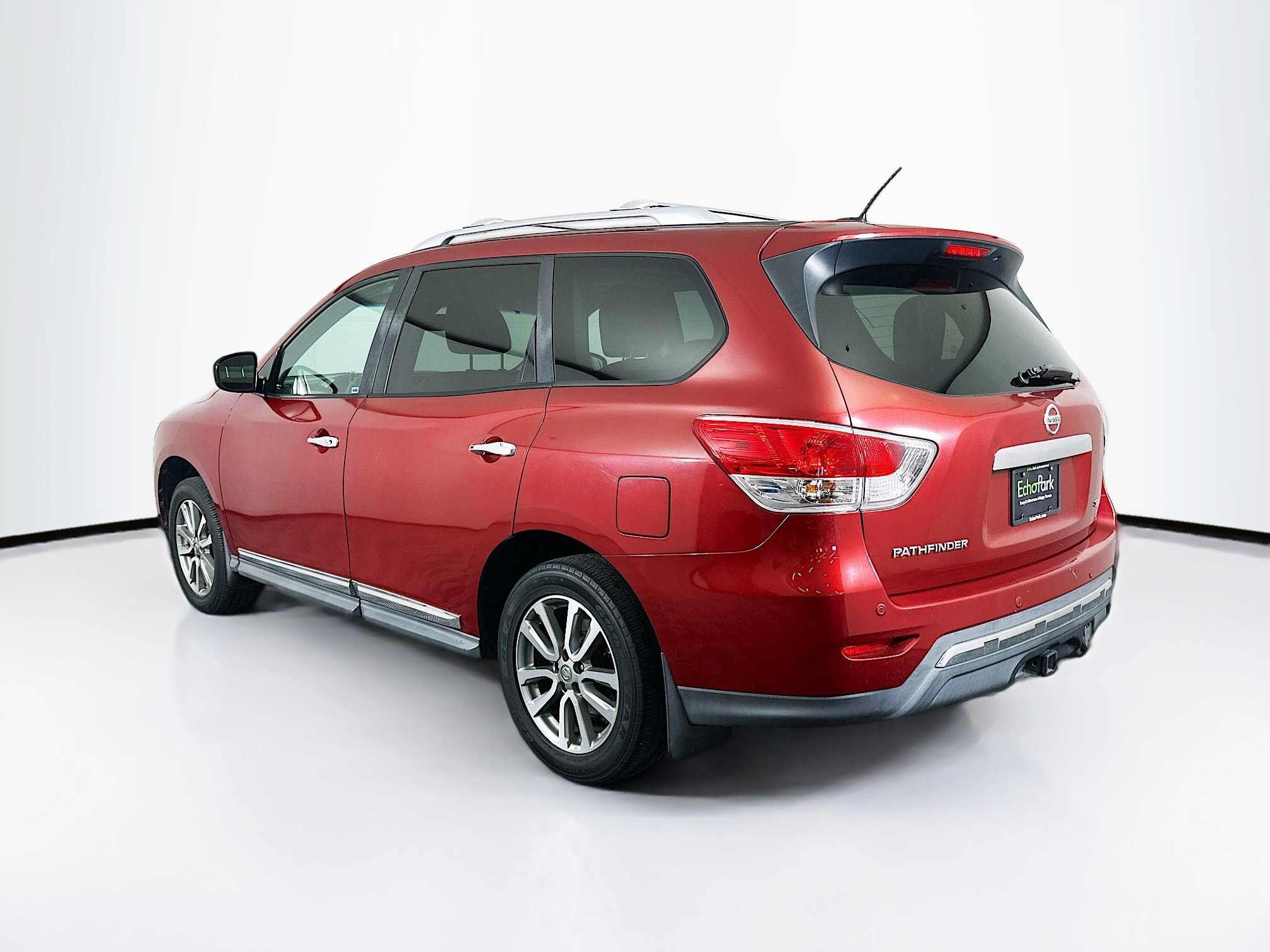 Used 2013 Nissan Pathfinder SL w/ SL Premium Pkg FWD image 5