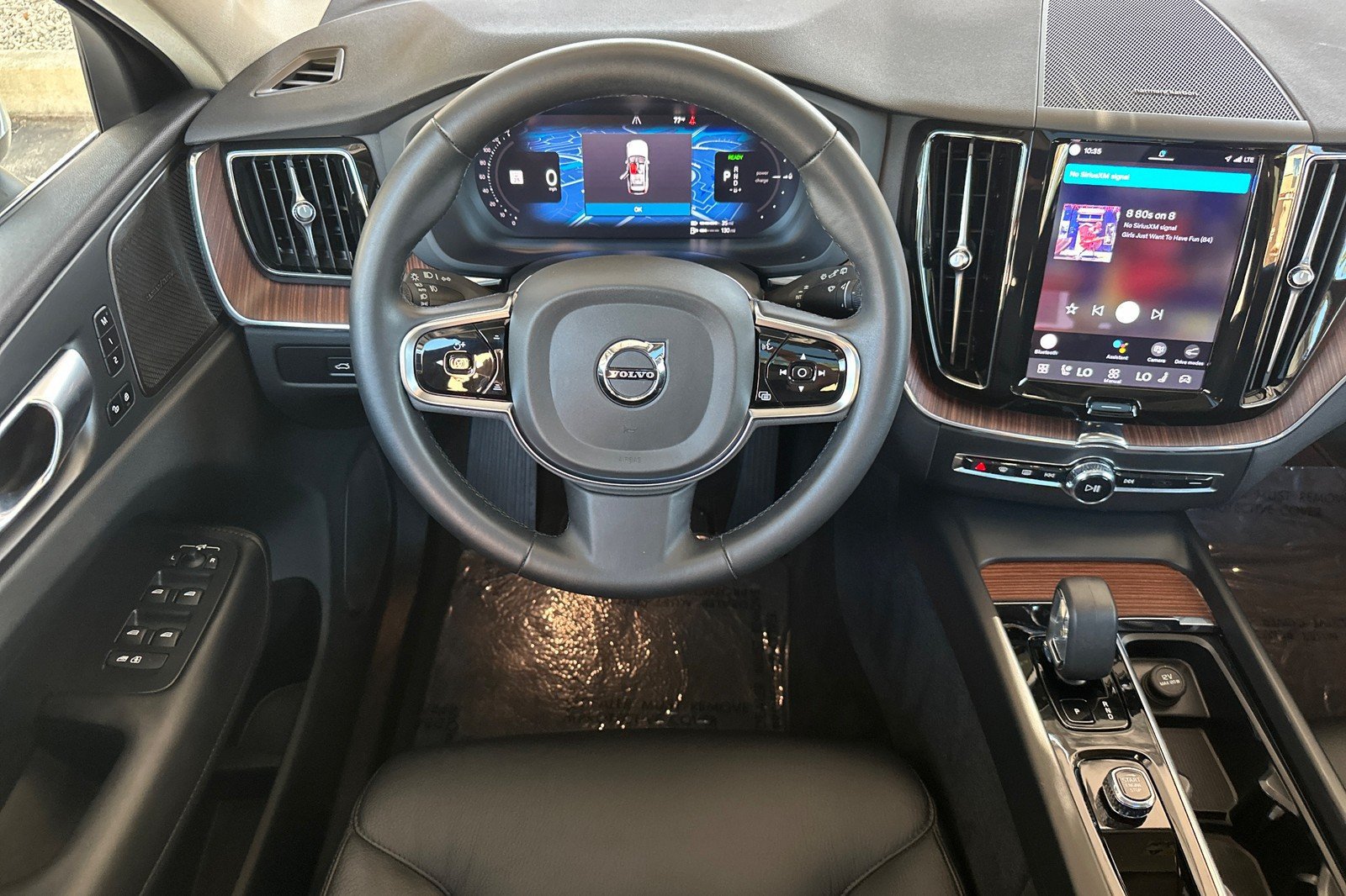 Certified 2023 Volvo XC60 T8 Plus AWD/4WD image 18
