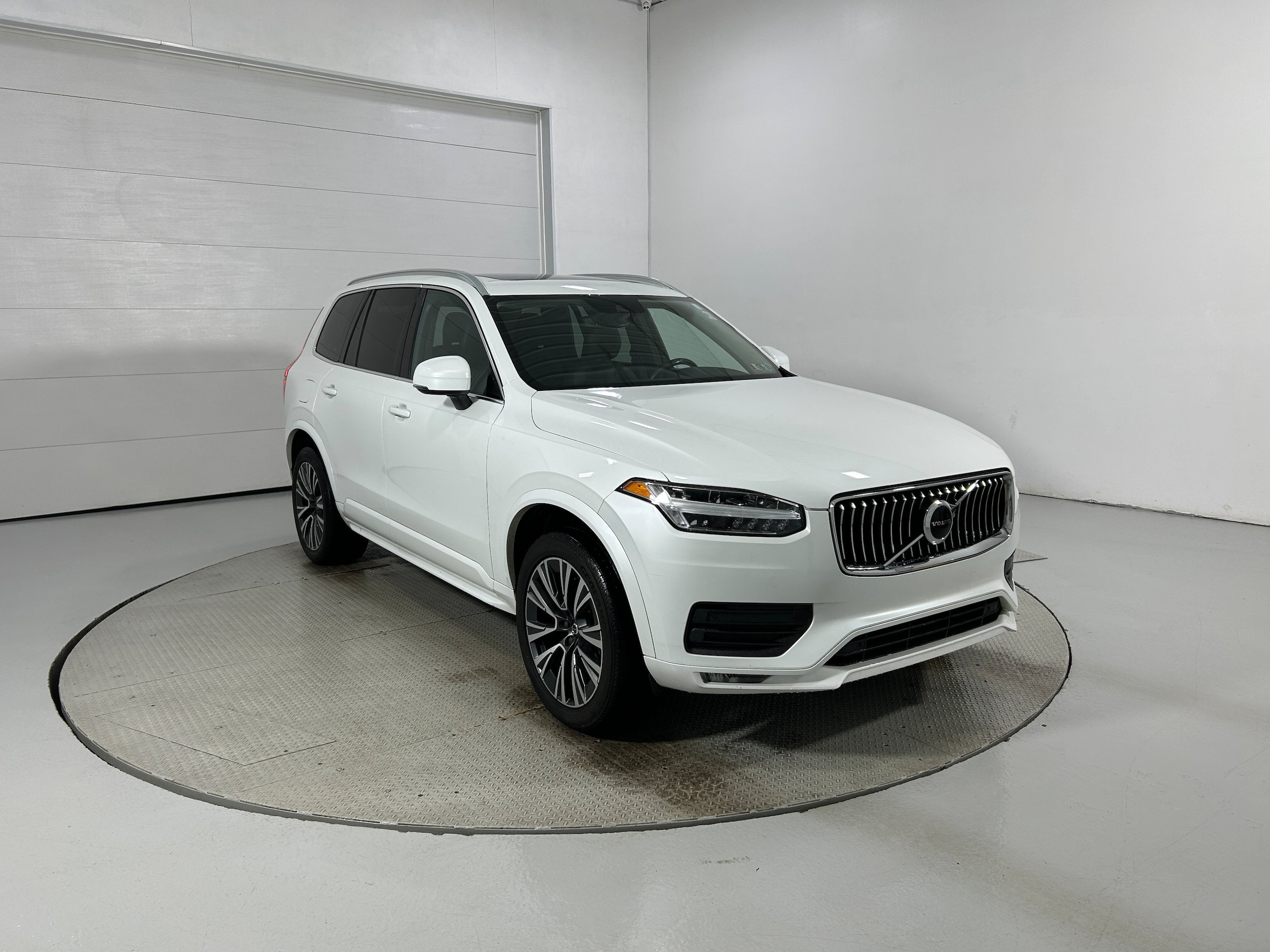 Used 2020 Volvo XC90 T5 Momentum AWD/4WD image 2