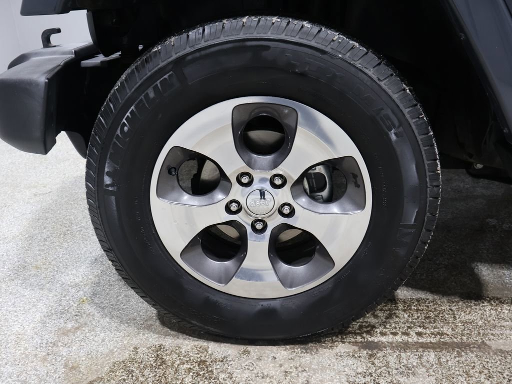 Used 2016 Jeep Wrangler Unlimited Sahara image 8