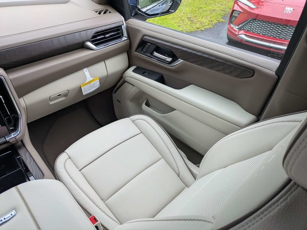 New 2026 GMC Yukon Denali w/ Denali Reserve Package AWD/4WD image 18