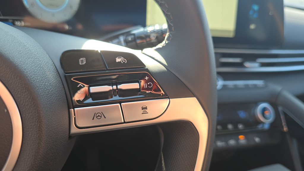 New 2026 Hyundai Elantra Limited FWD image 24