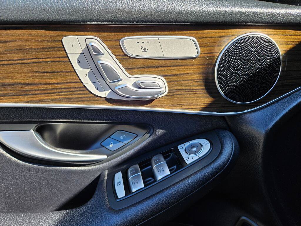 Used 2020 Mercedes-Benz GLC 300 4MATIC image 20