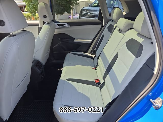 Certified 2025 Volkswagen Taos SE FWD image 12