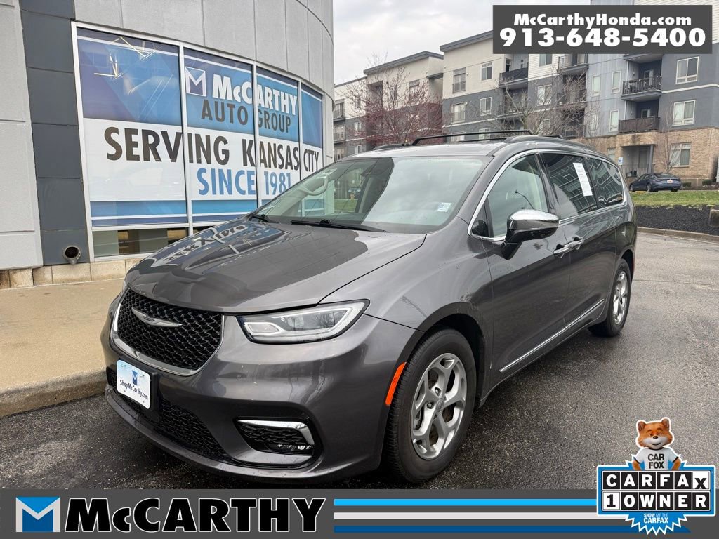 Used 2023 Chrysler Pacifica Limited image 1