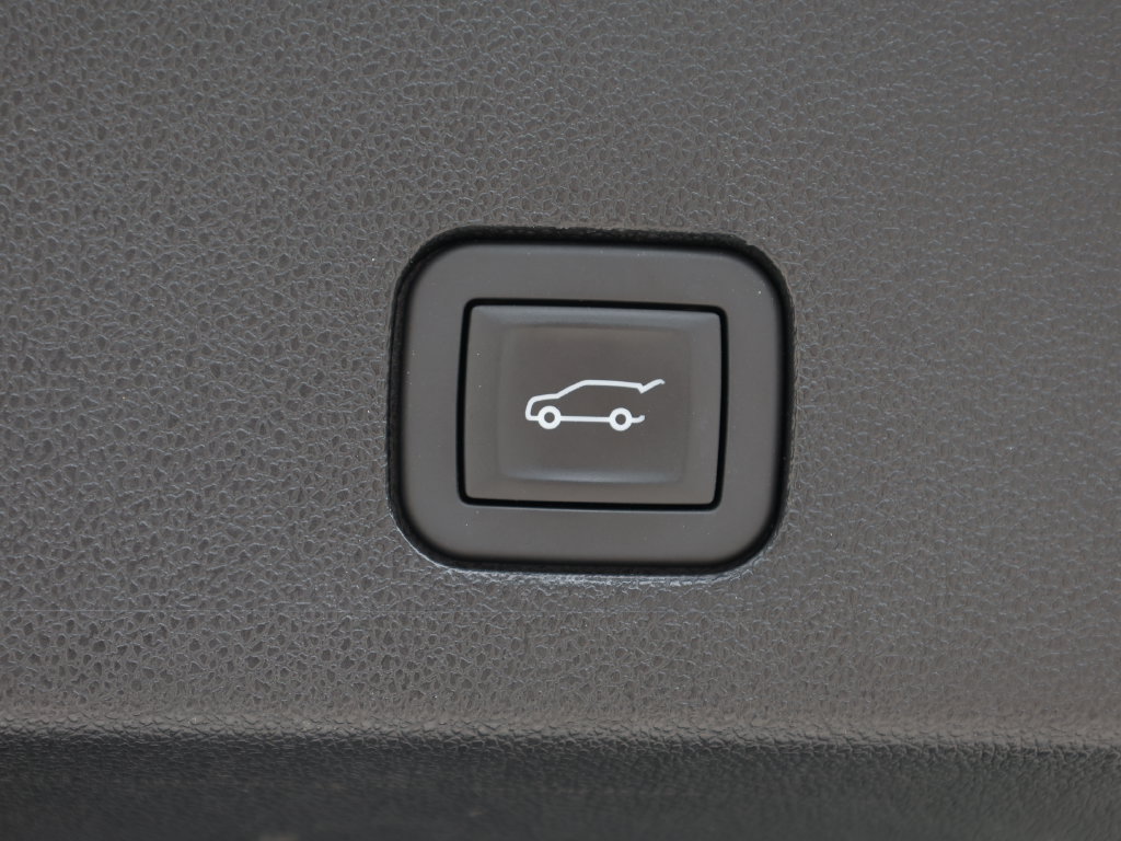 Used 2025 Cadillac XT6 Luxury FWD image 10