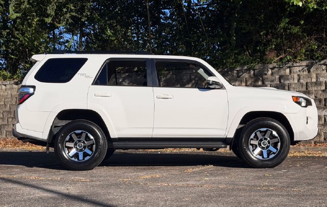 Used 2024 Toyota 4Runner TRD Off-Road Premium AWD/4WD image 4