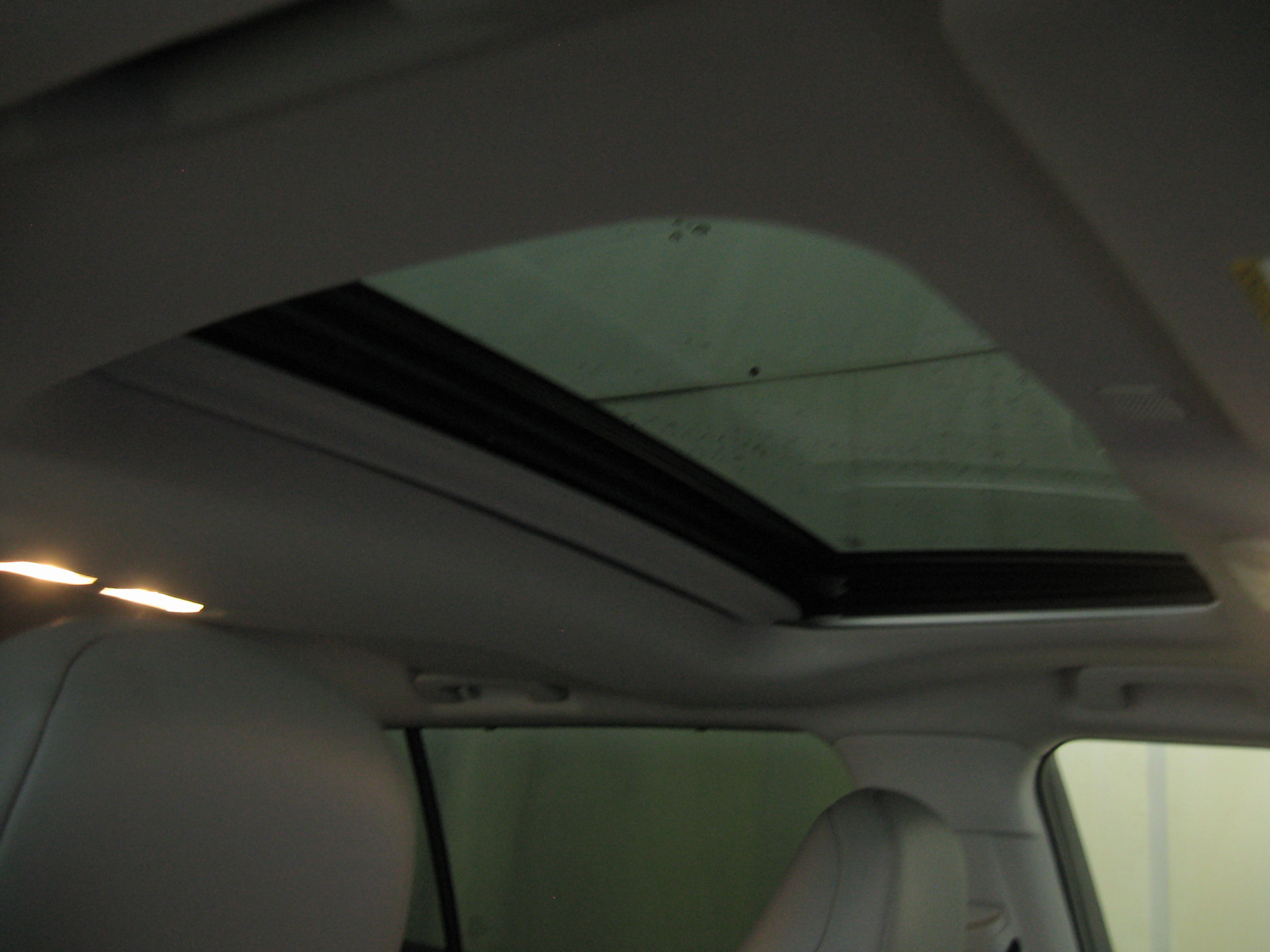 Used 2023 Toyota Highlander XLE image 3