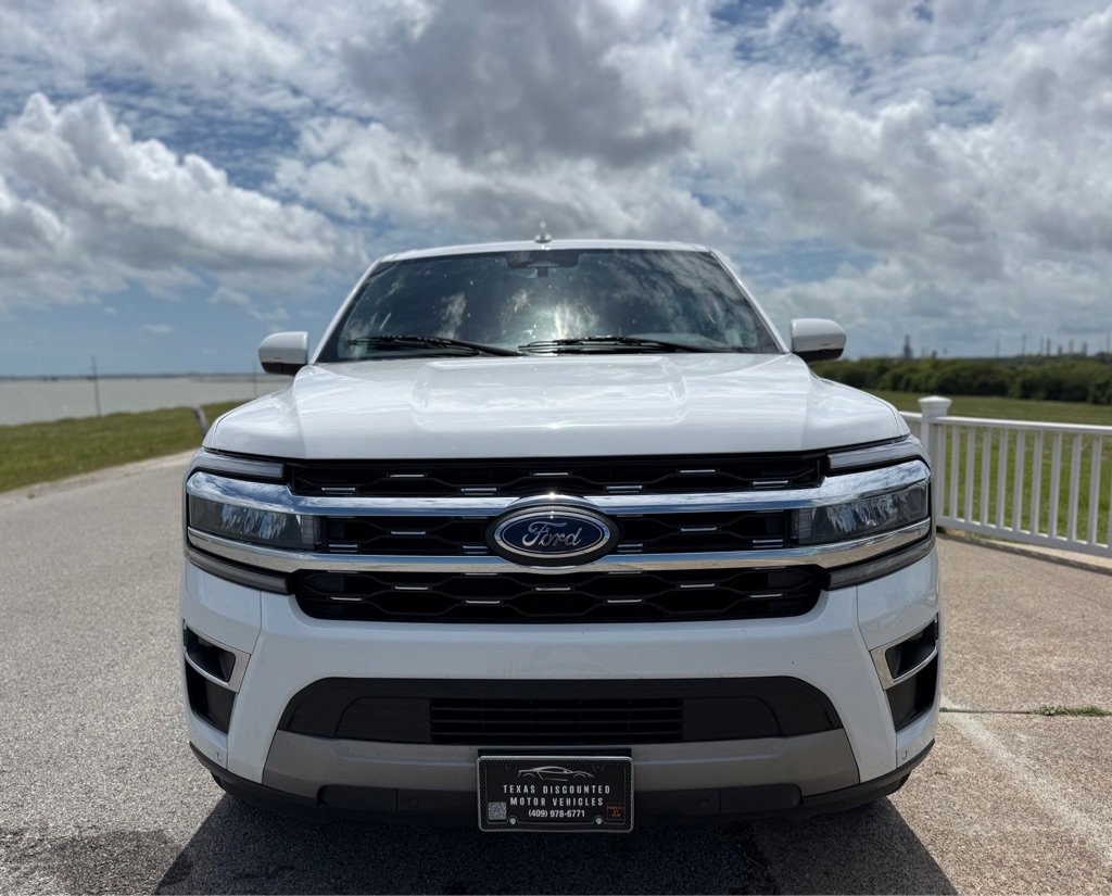 Used 2023 Ford Expedition Max Limited RWD image 2
