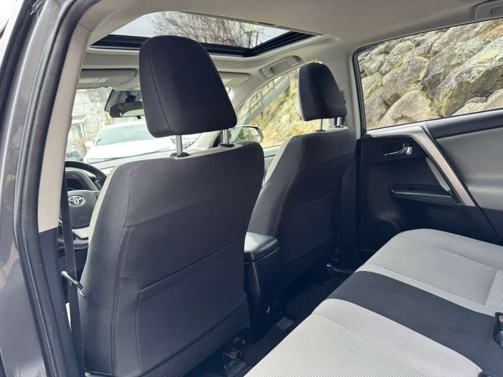 Used 2017 Toyota RAV4 XLE w/ Carpet Mat Package AWD/4WD image 20