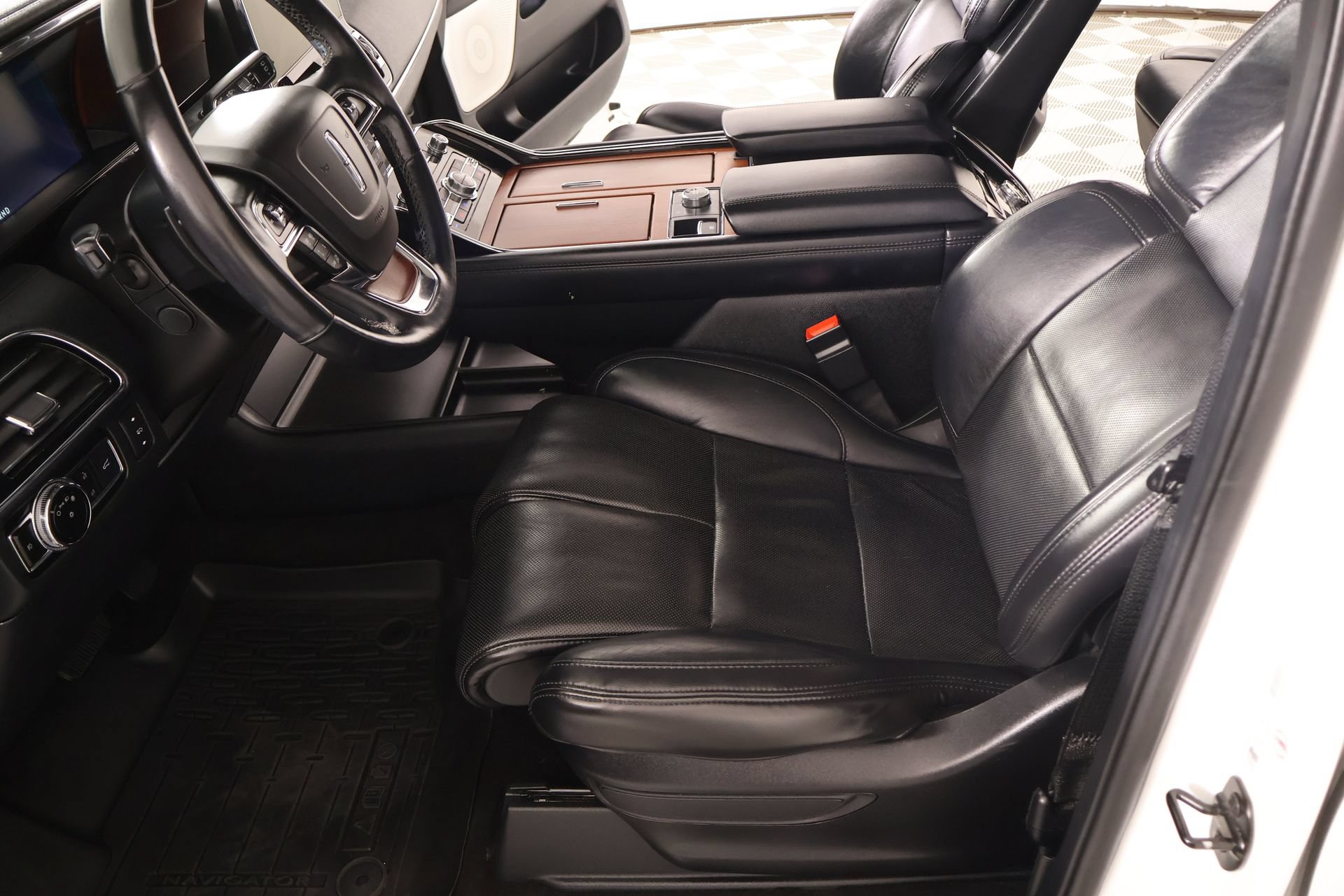 Used 2020 Lincoln Navigator Reserve w/ Equipment Group 208A Reserve RWD image 12