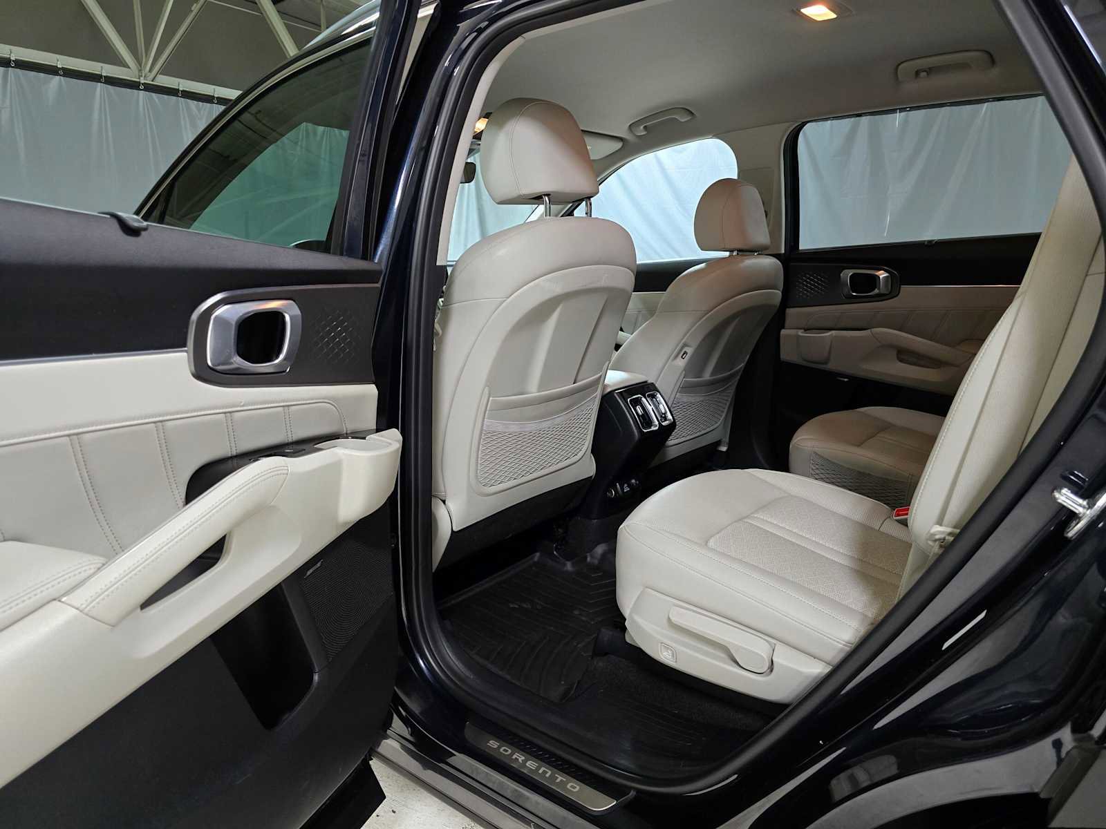 Used 2023 Kia Sorento SX Prestige image 22
