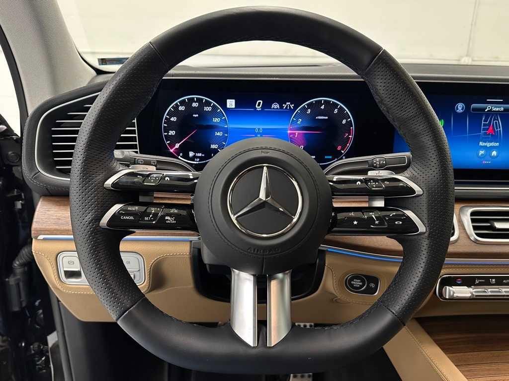 Used 2025 Mercedes-Benz GLS 580 4MATIC image 24