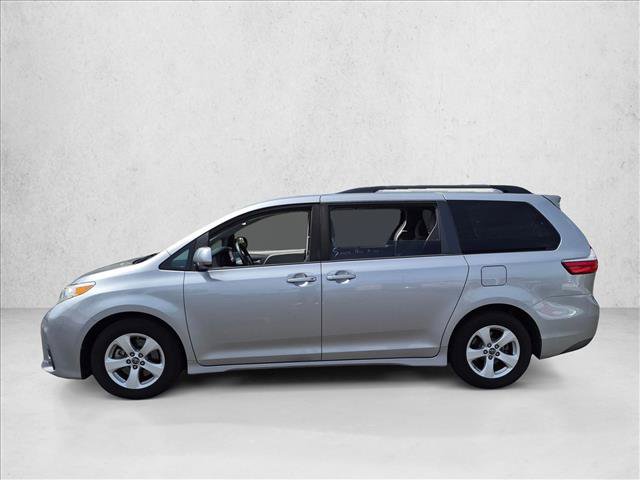 Used 2018 Toyota Sienna LE w/ Carpet Mat Package FWD image 8