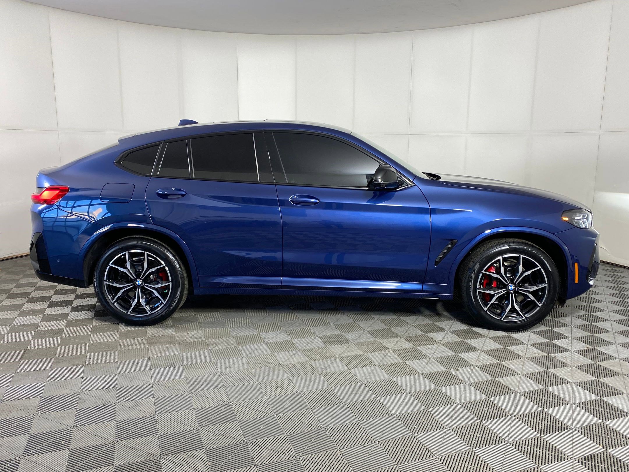 Certified 2024 BMW X4 M40i w/ Premium Package image 7
