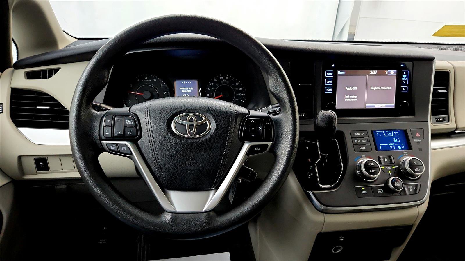 Used 2015 Toyota Sienna LE image 27