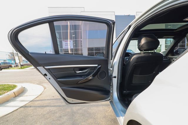 Used 2018 BMW 330i xDrive Sedan w/ Convenience Package image 34