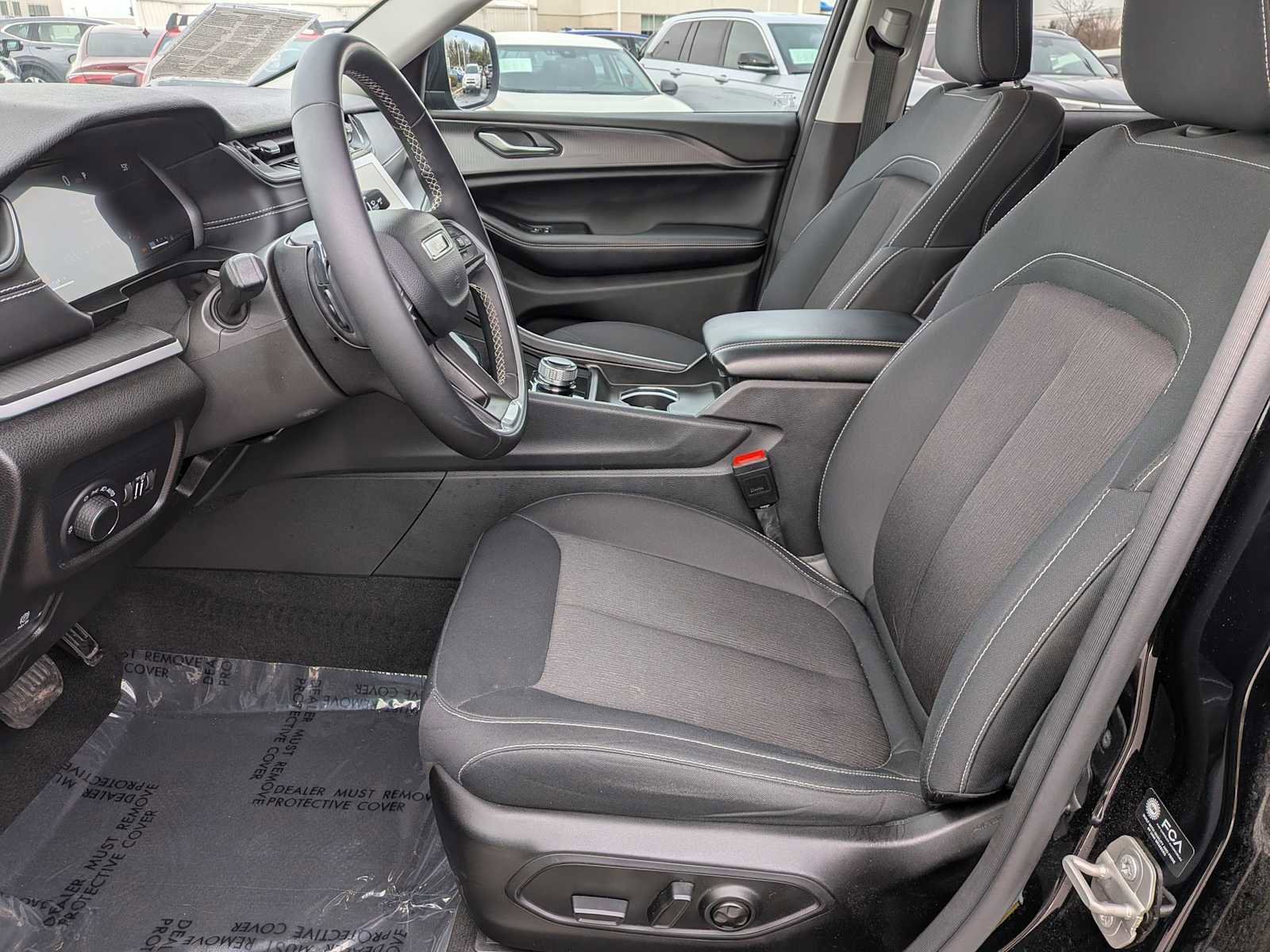 Used 2023 Jeep Grand Cherokee Laredo image 15