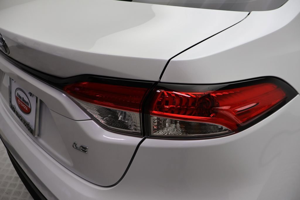 Certified 2025 Toyota Corolla LE FWD image 9