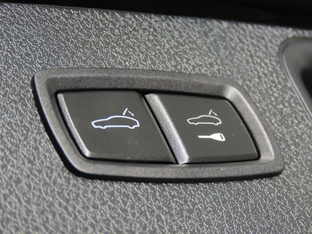 Certified 2026 Porsche Macan AWD/4WD image 50
