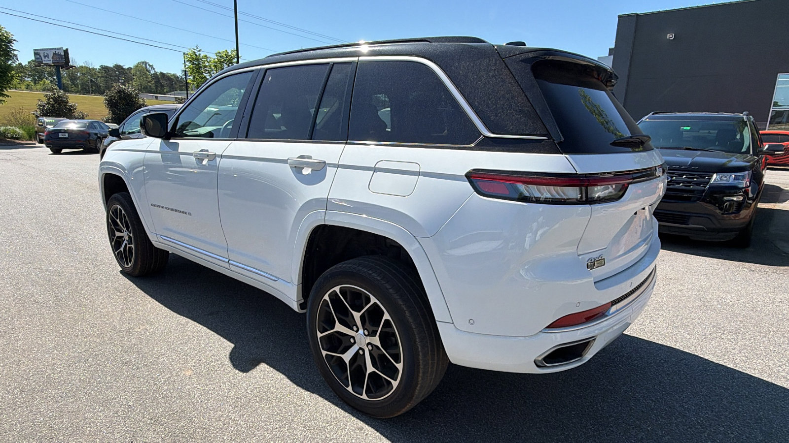 Used 2024 Jeep Grand Cherokee Summit AWD/4WD image 10