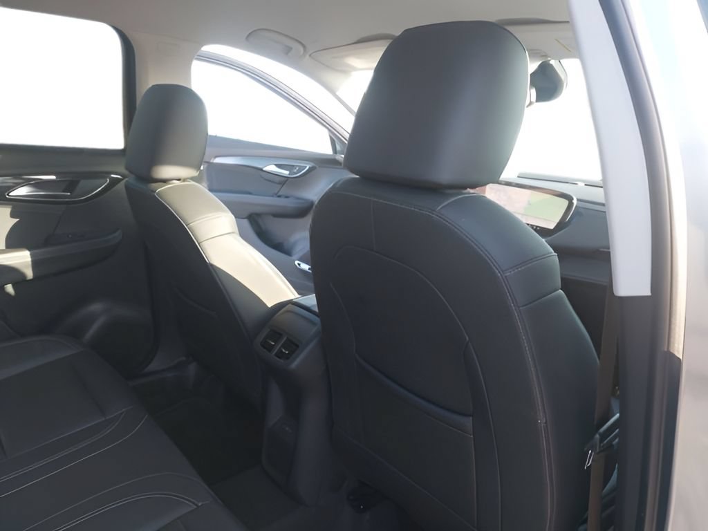 Used 2025 Buick Envision Preferred AWD/4WD image 36