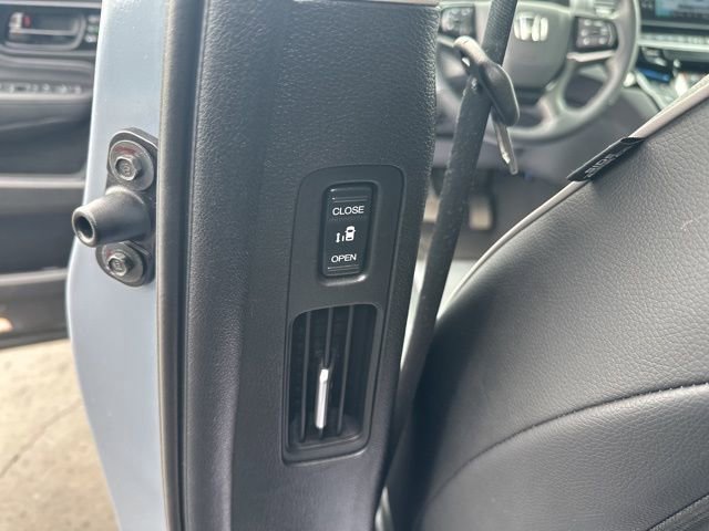 Used 2025 Honda Odyssey Elite image 17
