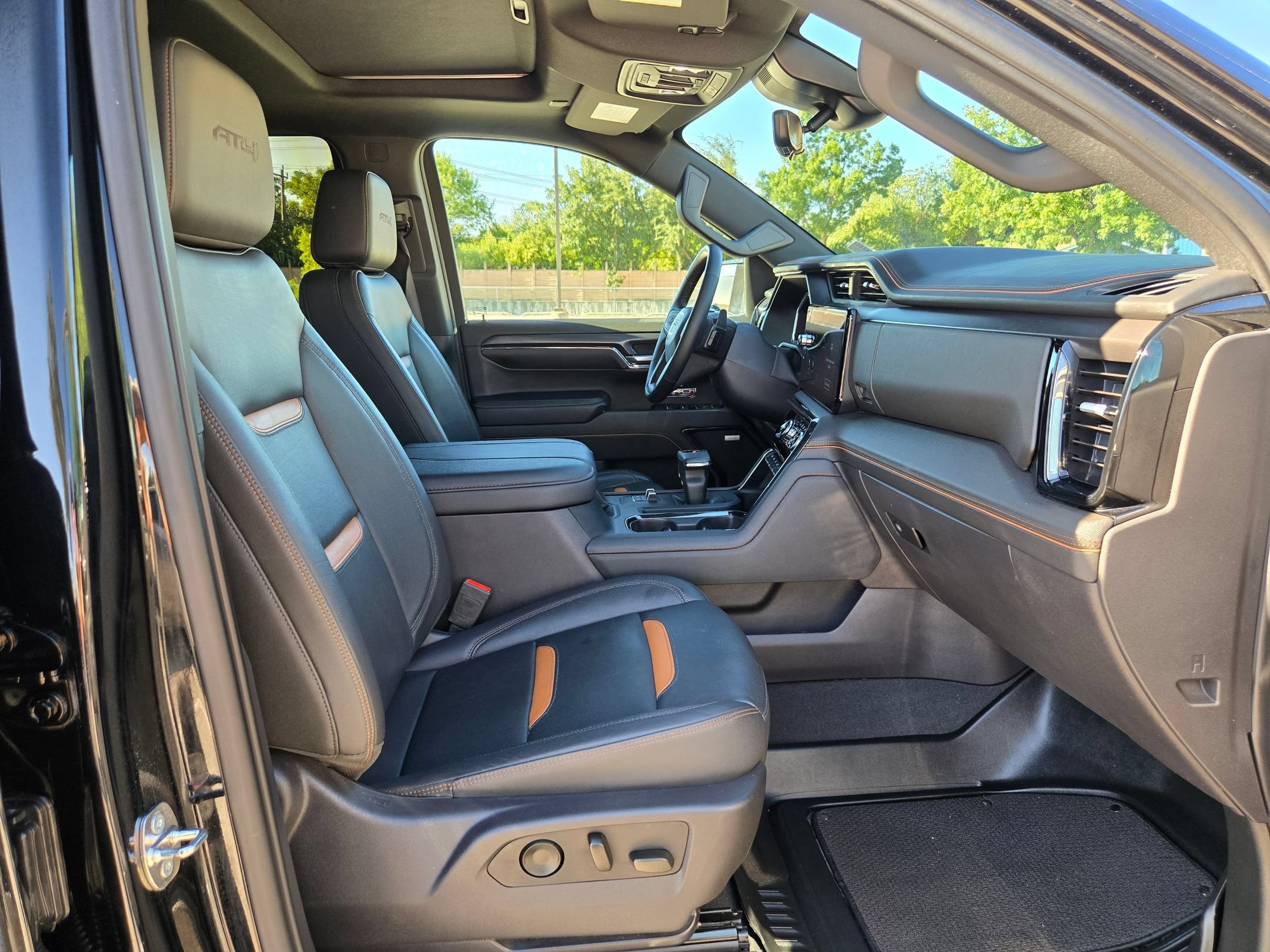 Used 2024 GMC Sierra 1500 AT4 w/ Technology Package AWD/4WD image 27