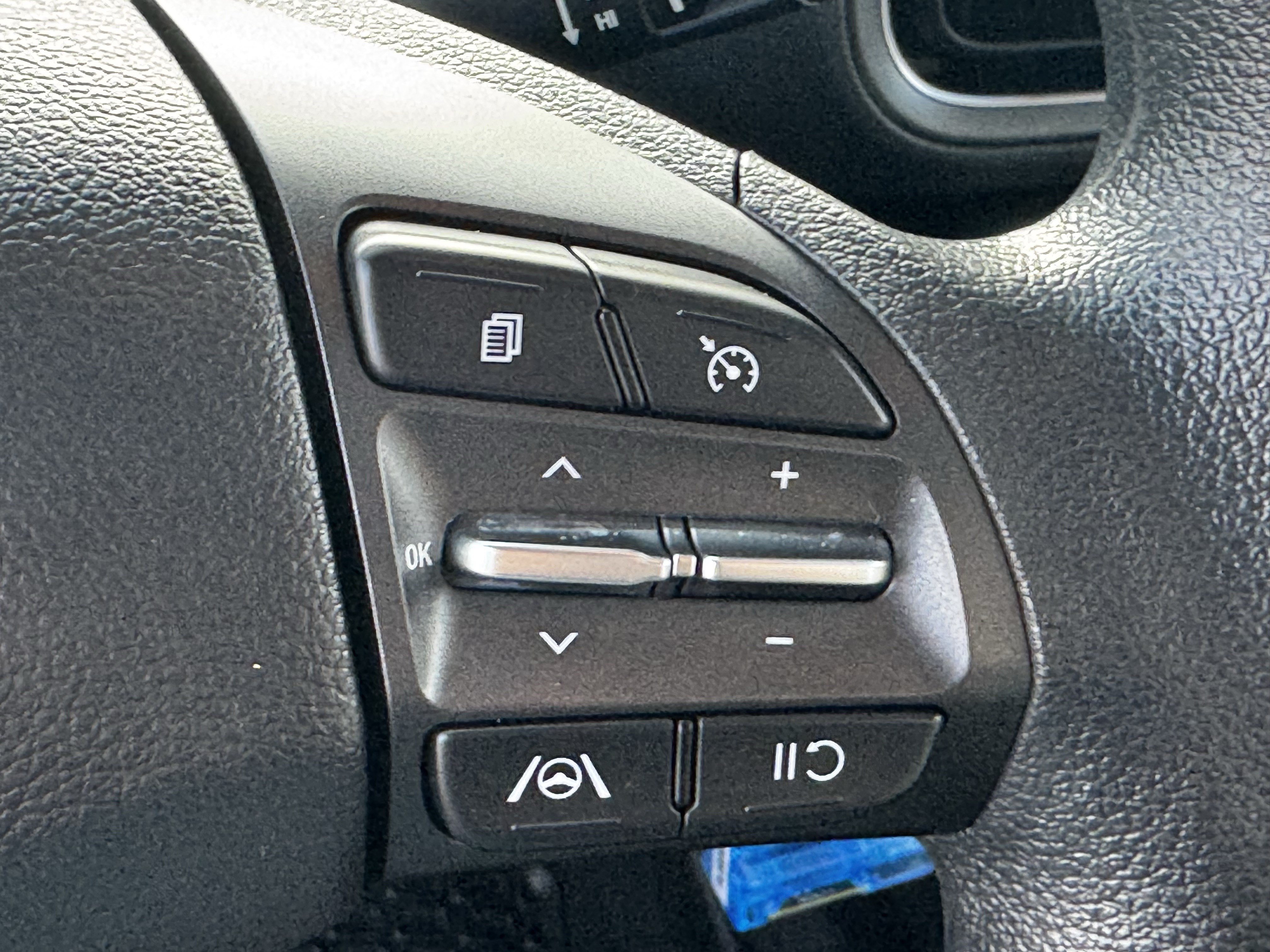 Used 2023 Hyundai Kona SE AWD/4WD image 22